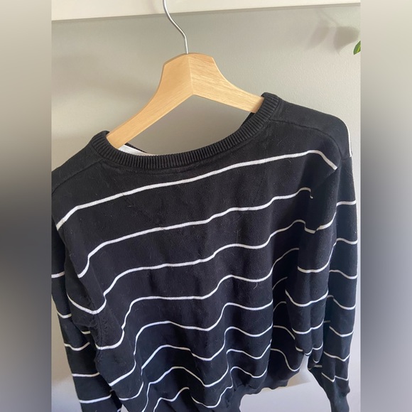 Black and white striped sweater - Picture 2 of 2